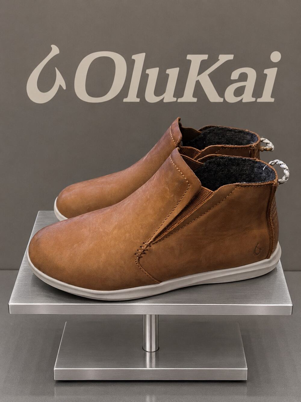 OluKai Hawaiʻiloa Manu Hope Waterproof Leather Booties Women’s 6.5 Fox
